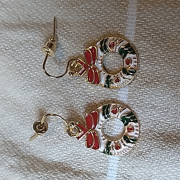 Hypoallergenic Metal Christmas Earrings Wreath in Gold, Red, White & Green - Picture 3 of 3